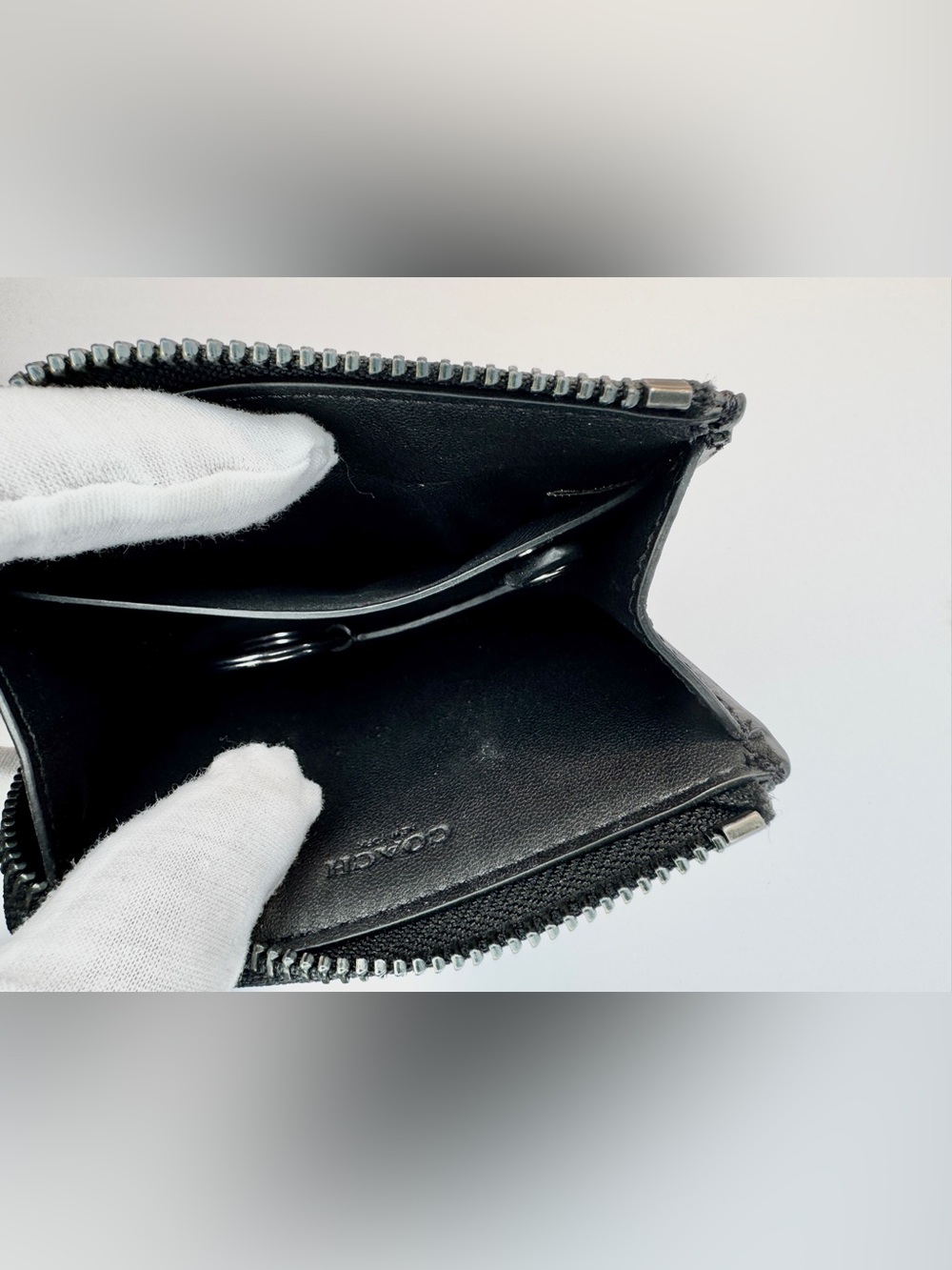 Coach Black Leather Zip Around Coin Purse Wallet Key Ring Card Case - Picture 6 of 9